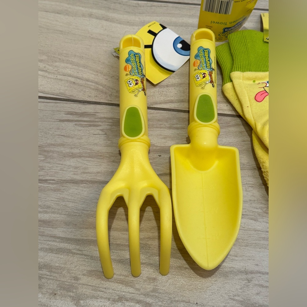 5 for $30 NWT! NICKELODEON SpongeBob SquarePants Plastic Garden Tool Set - Picture 2 of 3